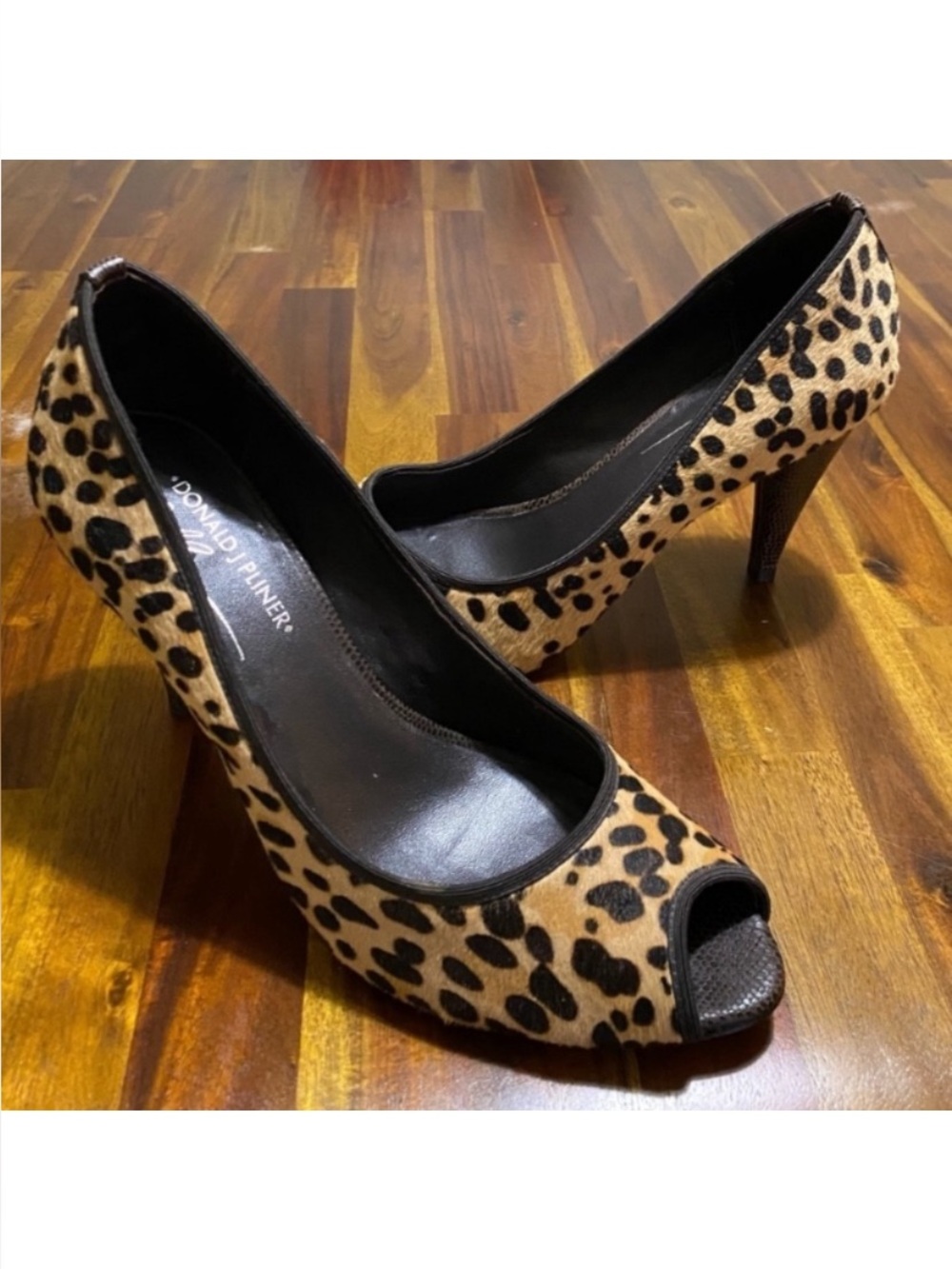 NWT Donald J. Pliner Animal Print Peep Toe Heels gorgeous genuine leather.
$9.5M